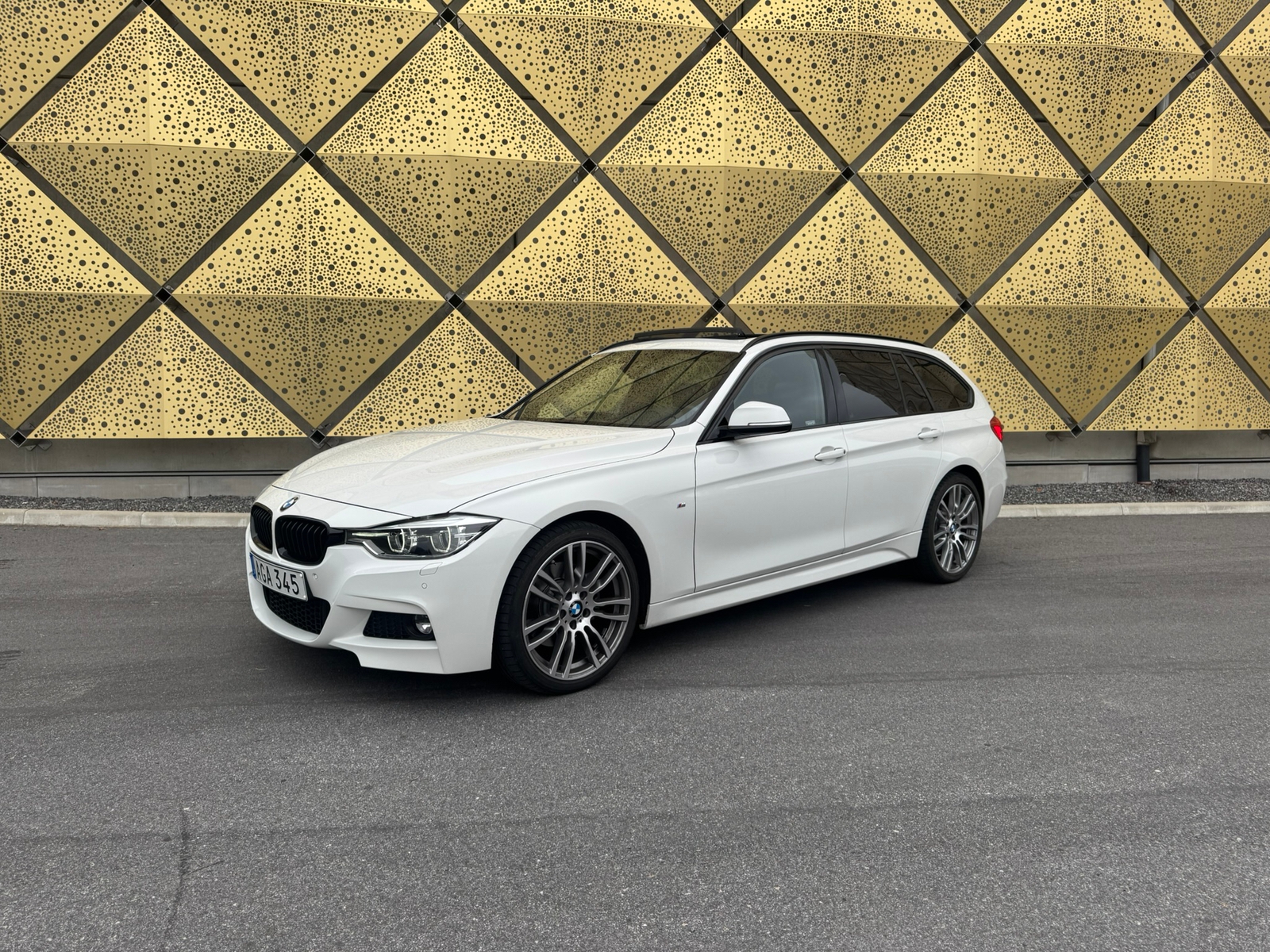 BMW 330