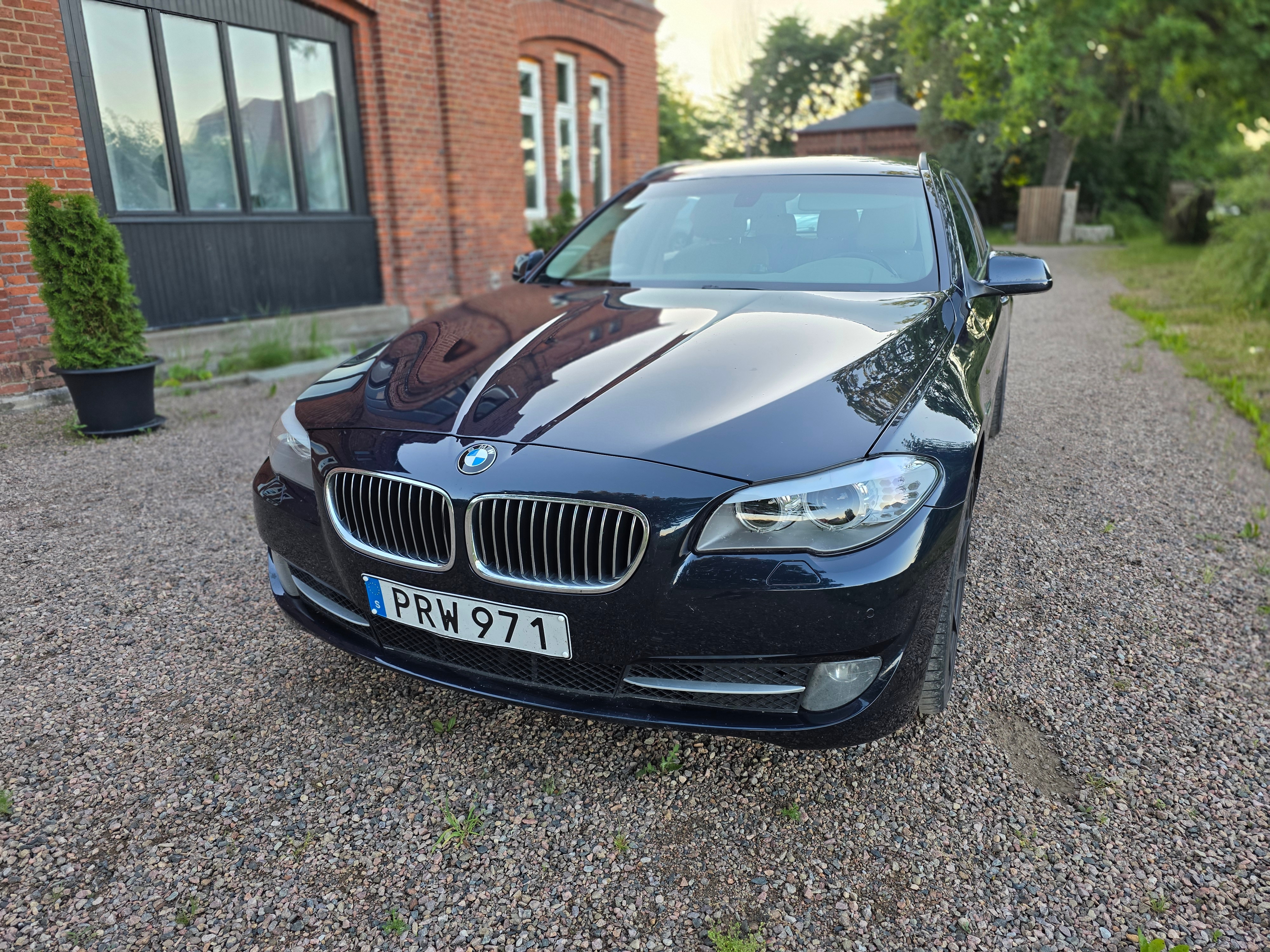 BMW 525 d Touring Manuell 2011, bild 2/5