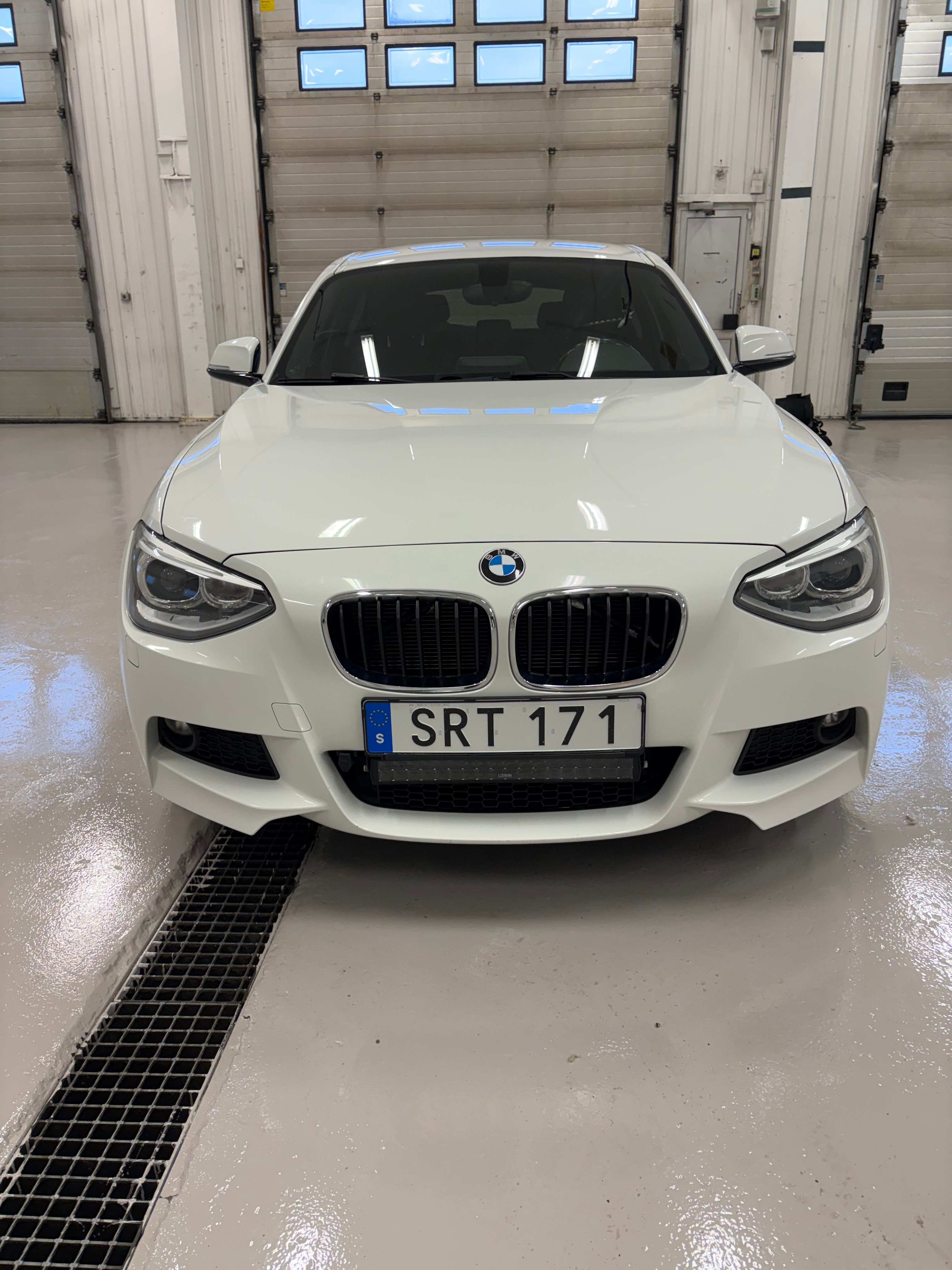 BMW 116 i 5-dörrars Manuell 2015, kuva 2/7