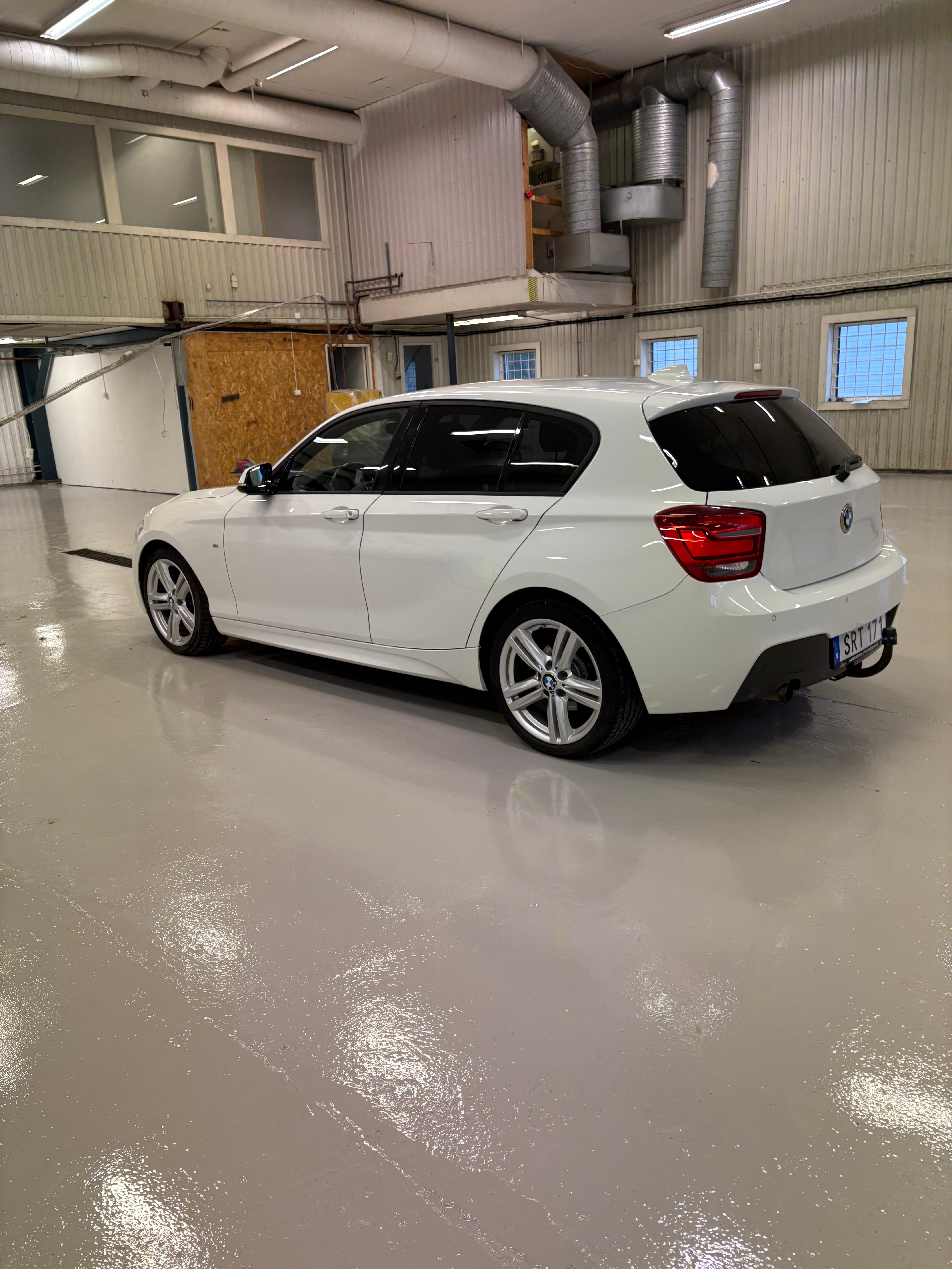 BMW 116 i 5-dörrars Manuell 2015, kuva 3/7