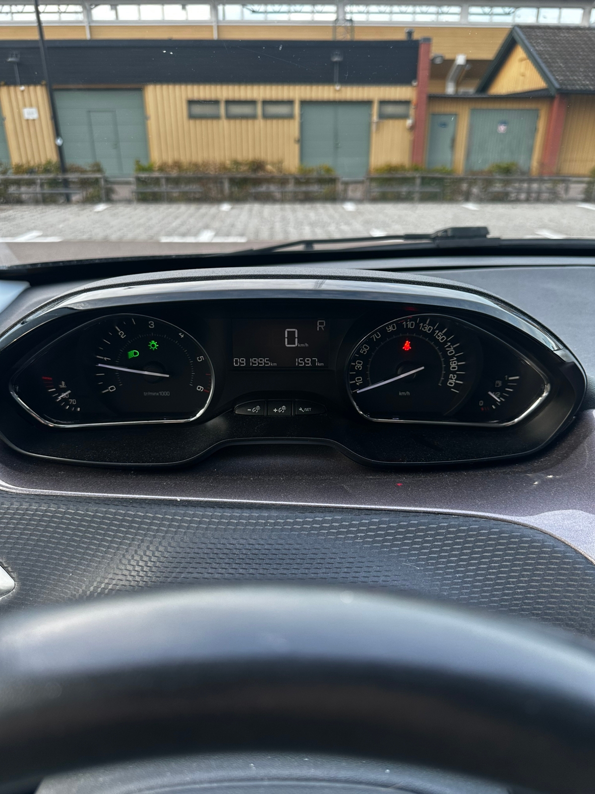 Peugeot 2008 1.6 e-HDi EGS 2014, bild 6/8