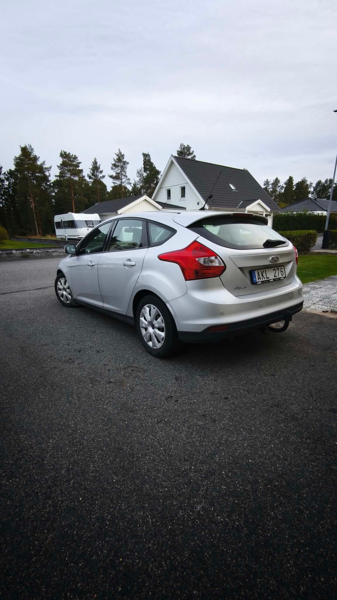 Ford Focus 1.6 TDCi Manuell 2014, bild 2/8
