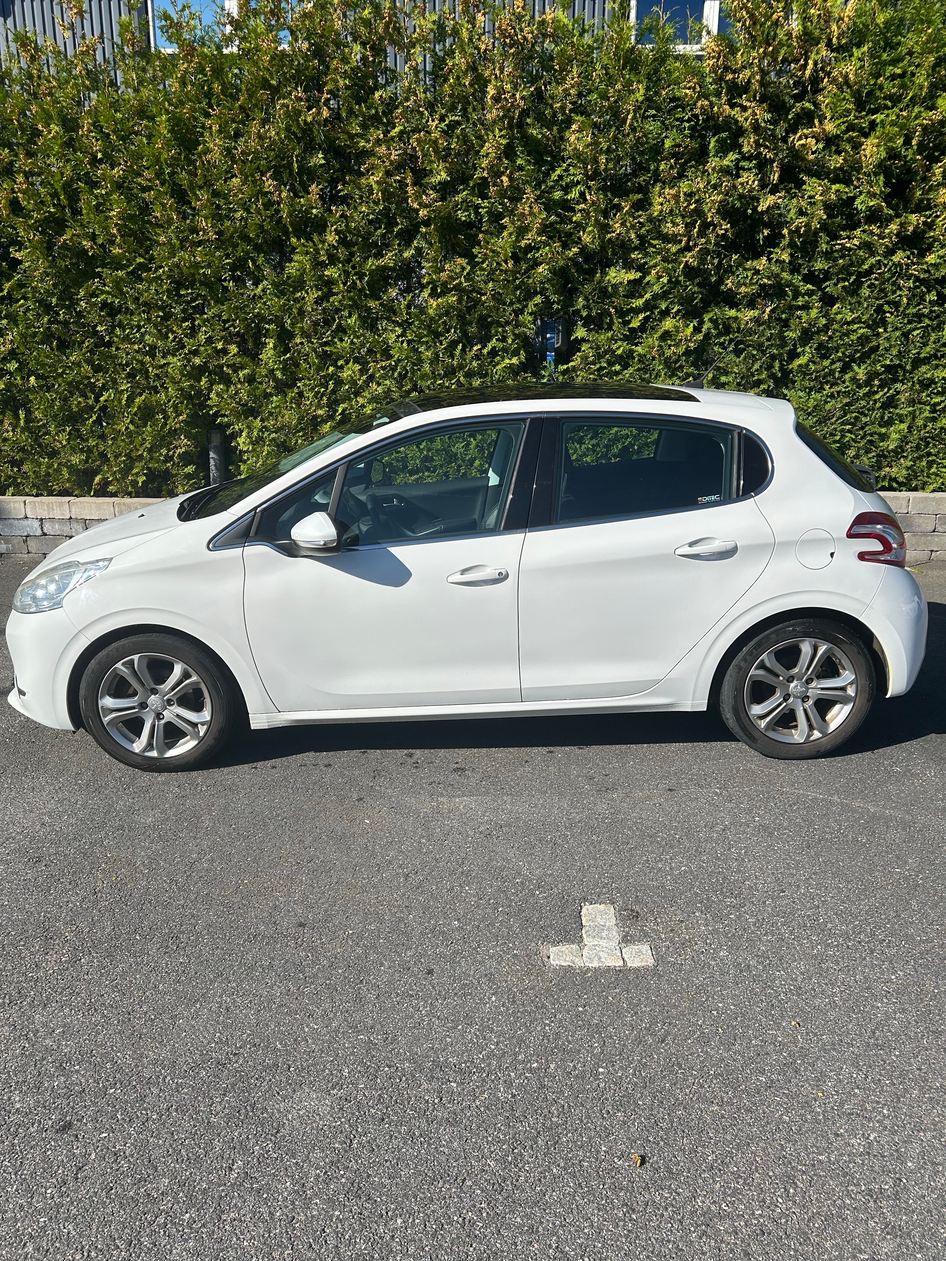 Peugeot 208 5-dörrar 1.6 VTi 120 Manuell 2014, bild 3/7