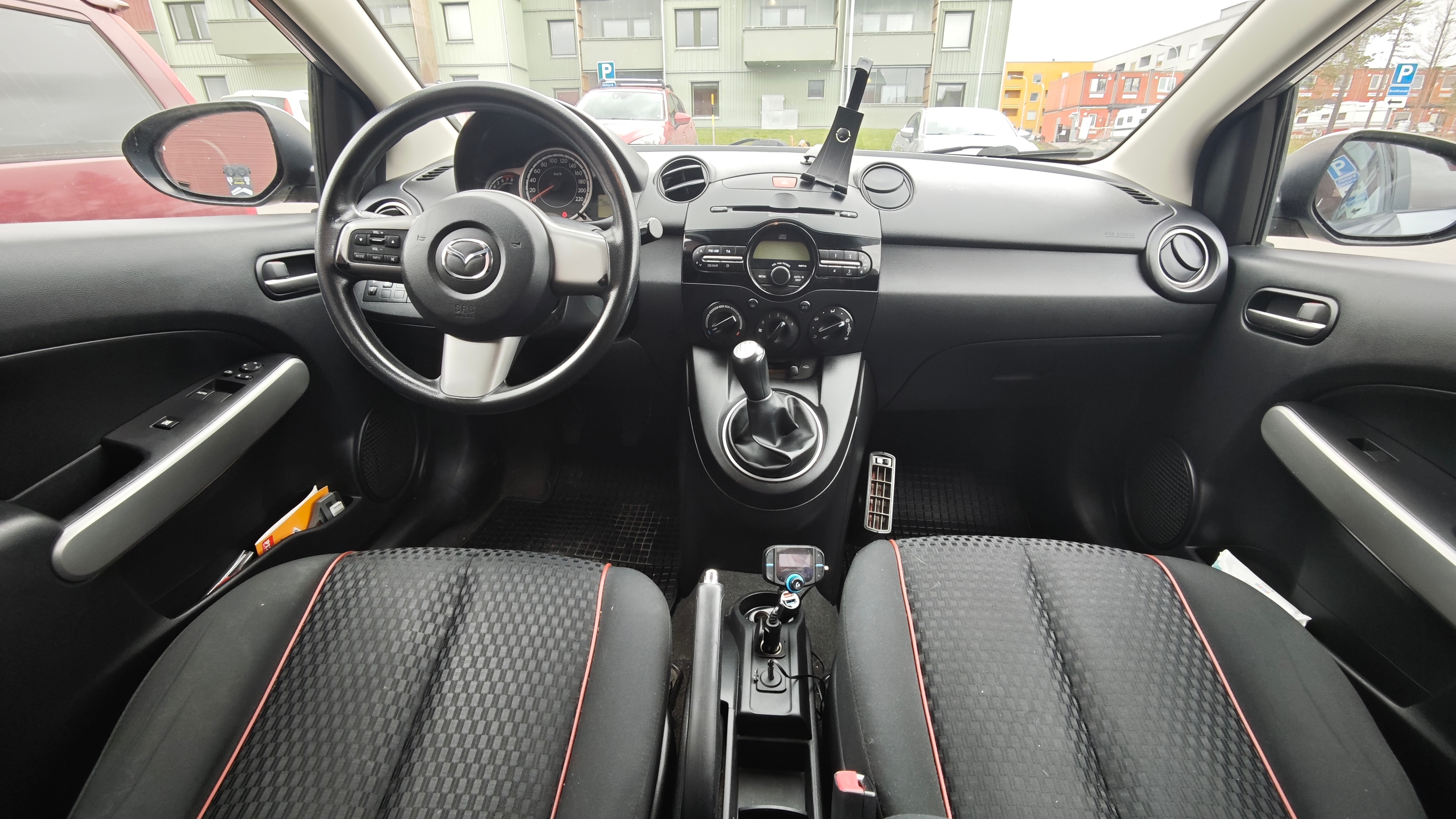 Mazda 2 5-dörrar 1.3 MZR Manuell 2011, bild 4/6