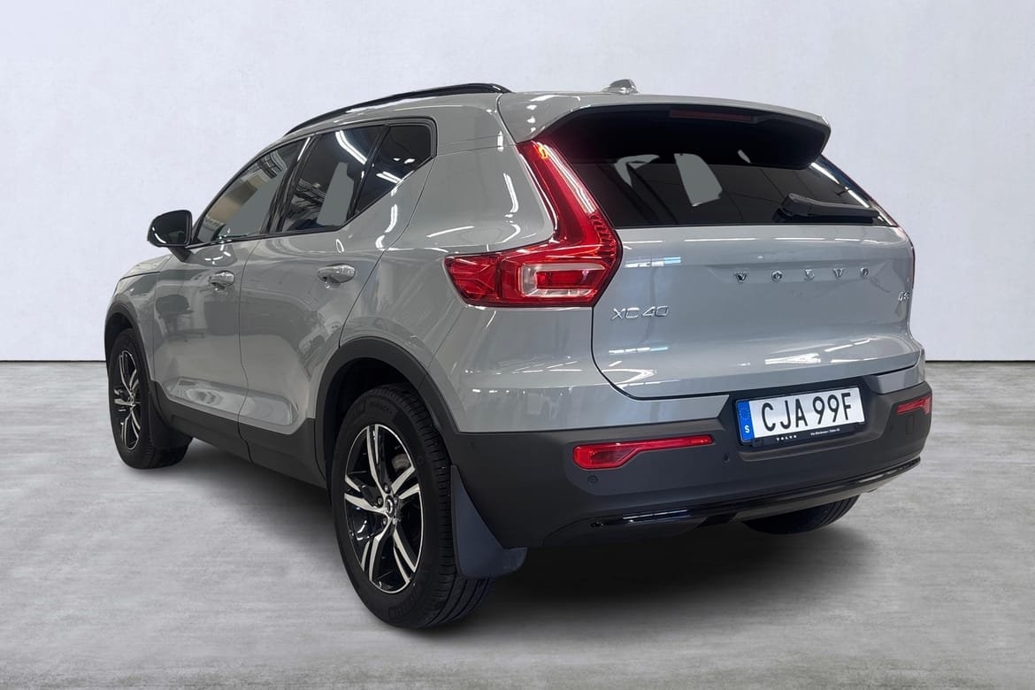 Volvo XC40 B3 FWD Bensin Plus Dark 2025, bild 4/10