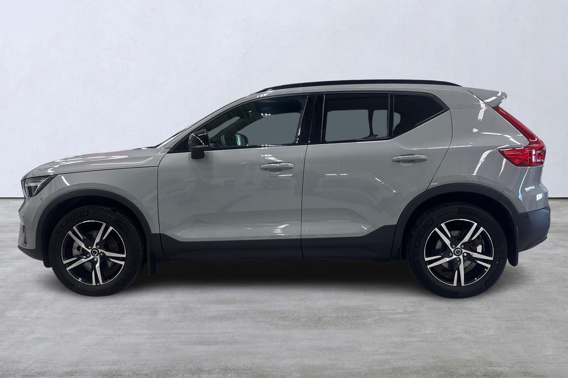 Volvo XC40 B3 FWD Bensin Plus Dark 2025, bild 2/10