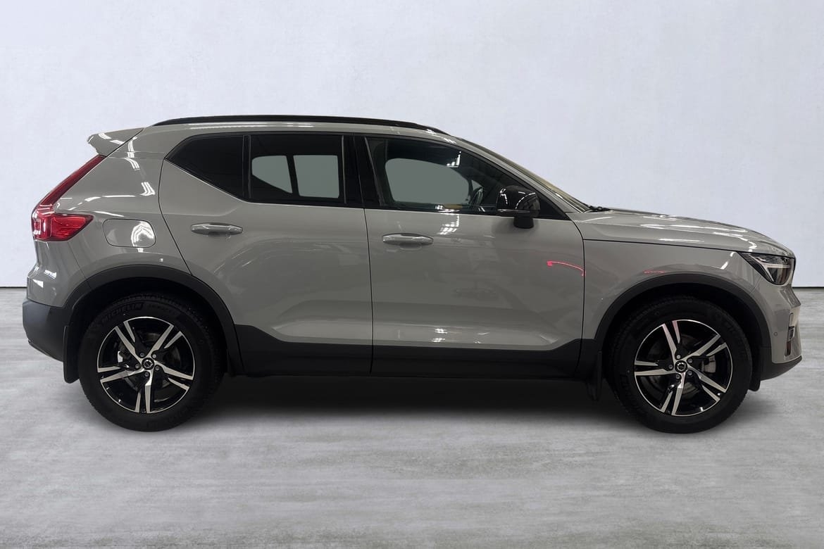 Volvo XC40 B3 FWD Bensin Plus Dark 2025, bild 3/10