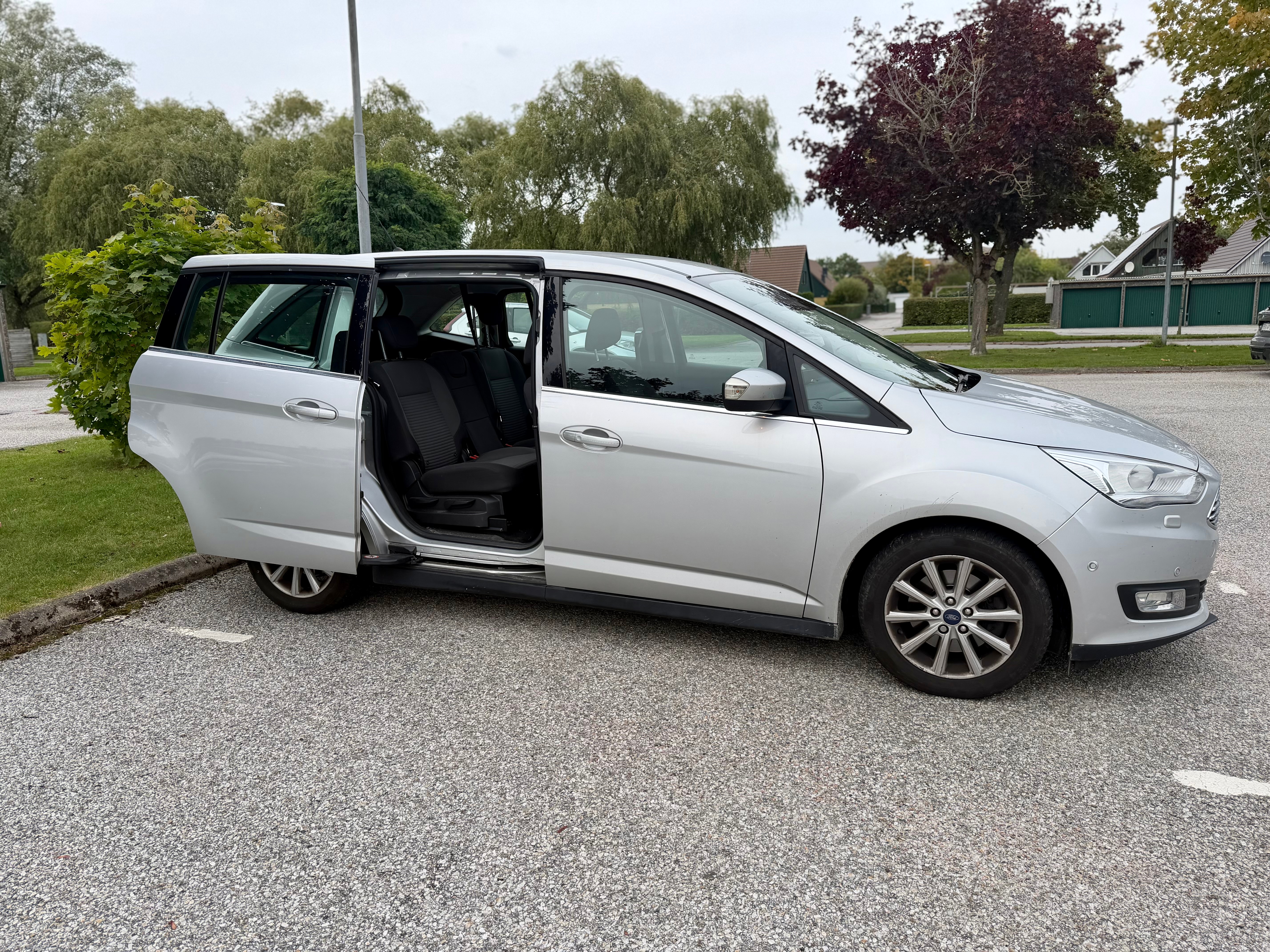 Ford Grand C-MAX 1.5 TDCi Powershift 2018, bild 6/9