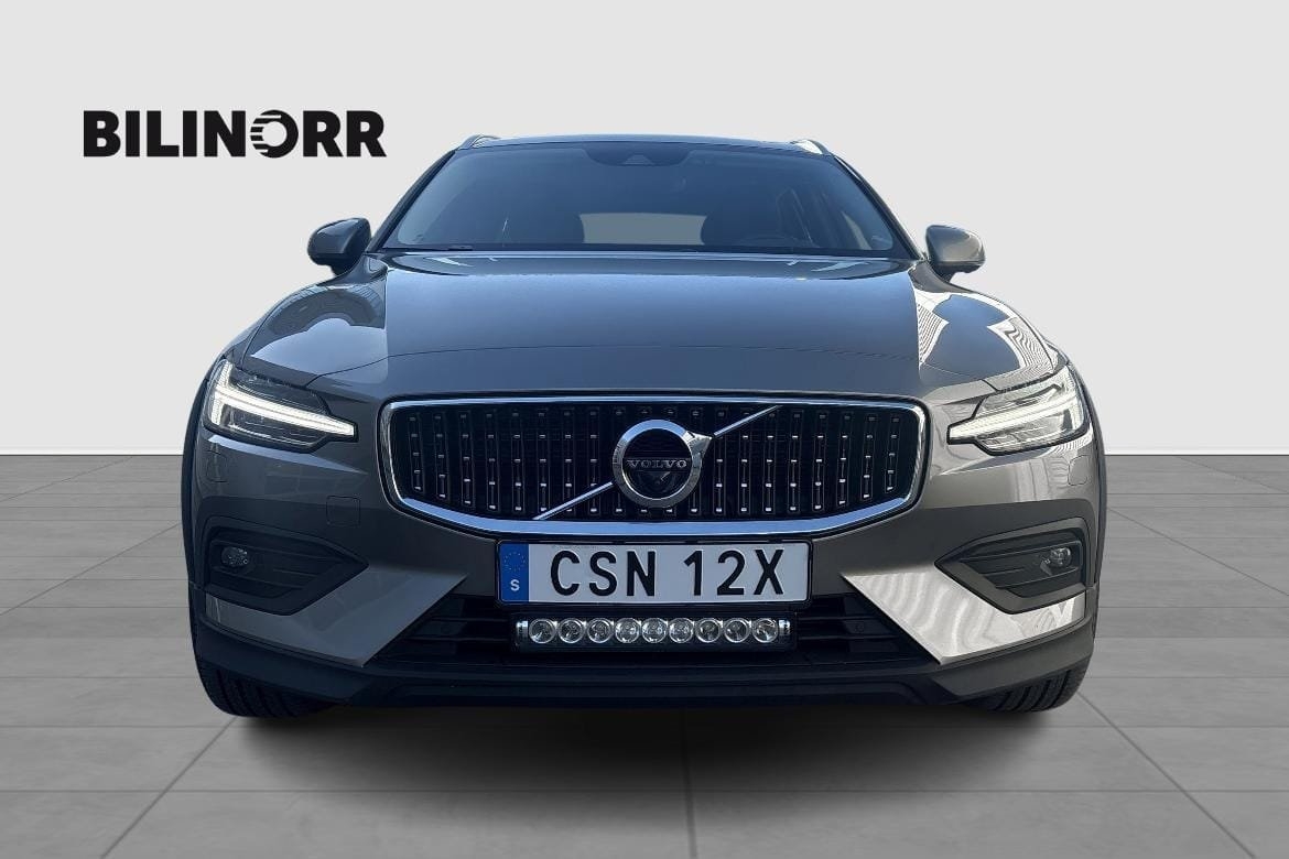Volvo V60 Cross Country B4 2022, photo 2/10