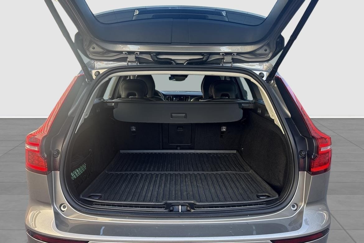 Volvo V60 Cross Country B4 2022, photo 6/10