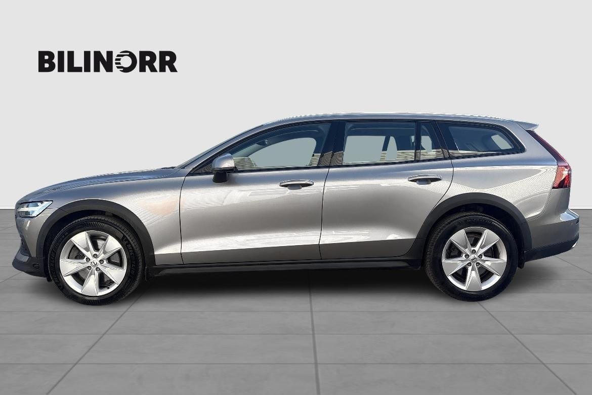 Volvo V60 Cross Country B4 2022, photo 3/10