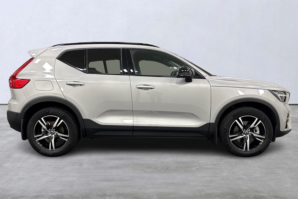 Volvo XC40 B3 FWD Bensin Plus Dark 2025, bild 3/10