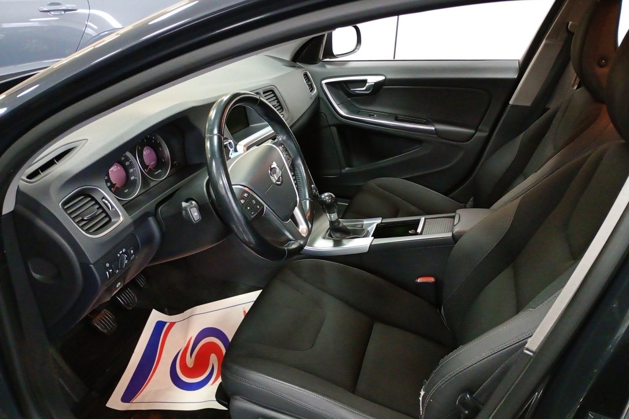 Volvo S60 D2 Momentum 2013, kuva 6/6