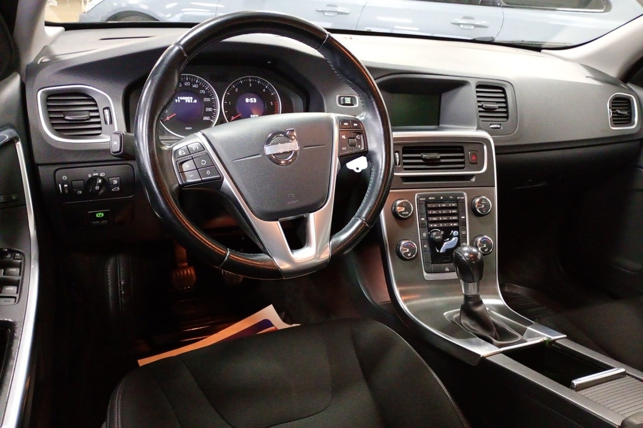 Volvo S60 D2 Momentum 2013, kuva 5/6