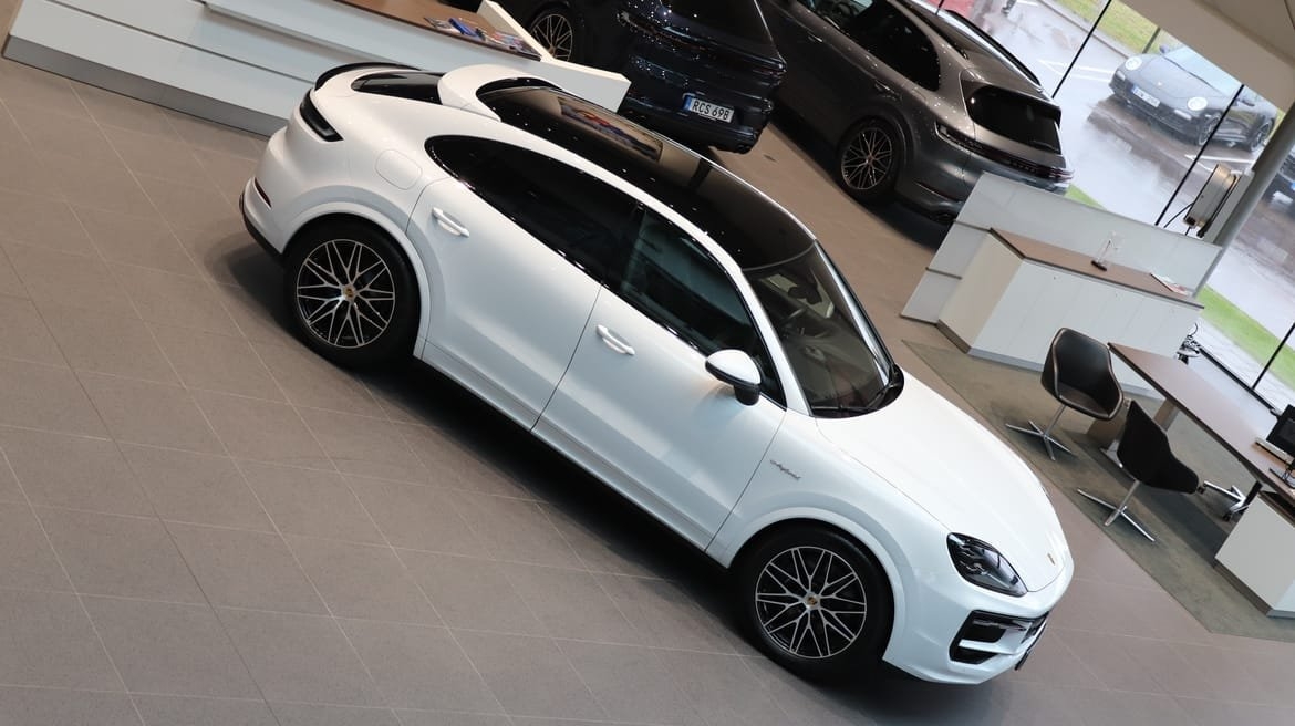 Porsche Cayenne Coupé E-Hybrid 470hk 2024, bild 3/10