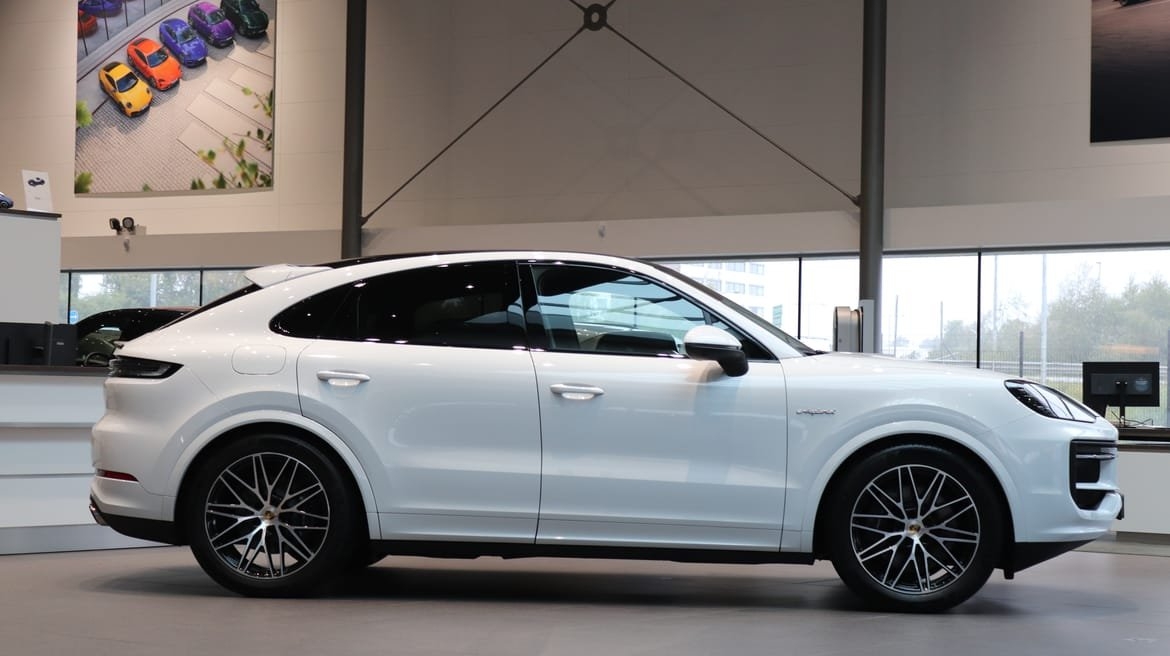 Porsche Cayenne Coupé E-Hybrid 470hk 2024, bild 5/10
