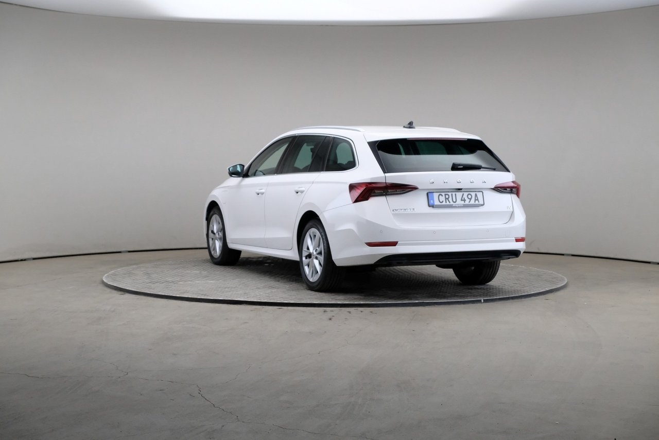 Skoda Octavia 2023, bild 2/10