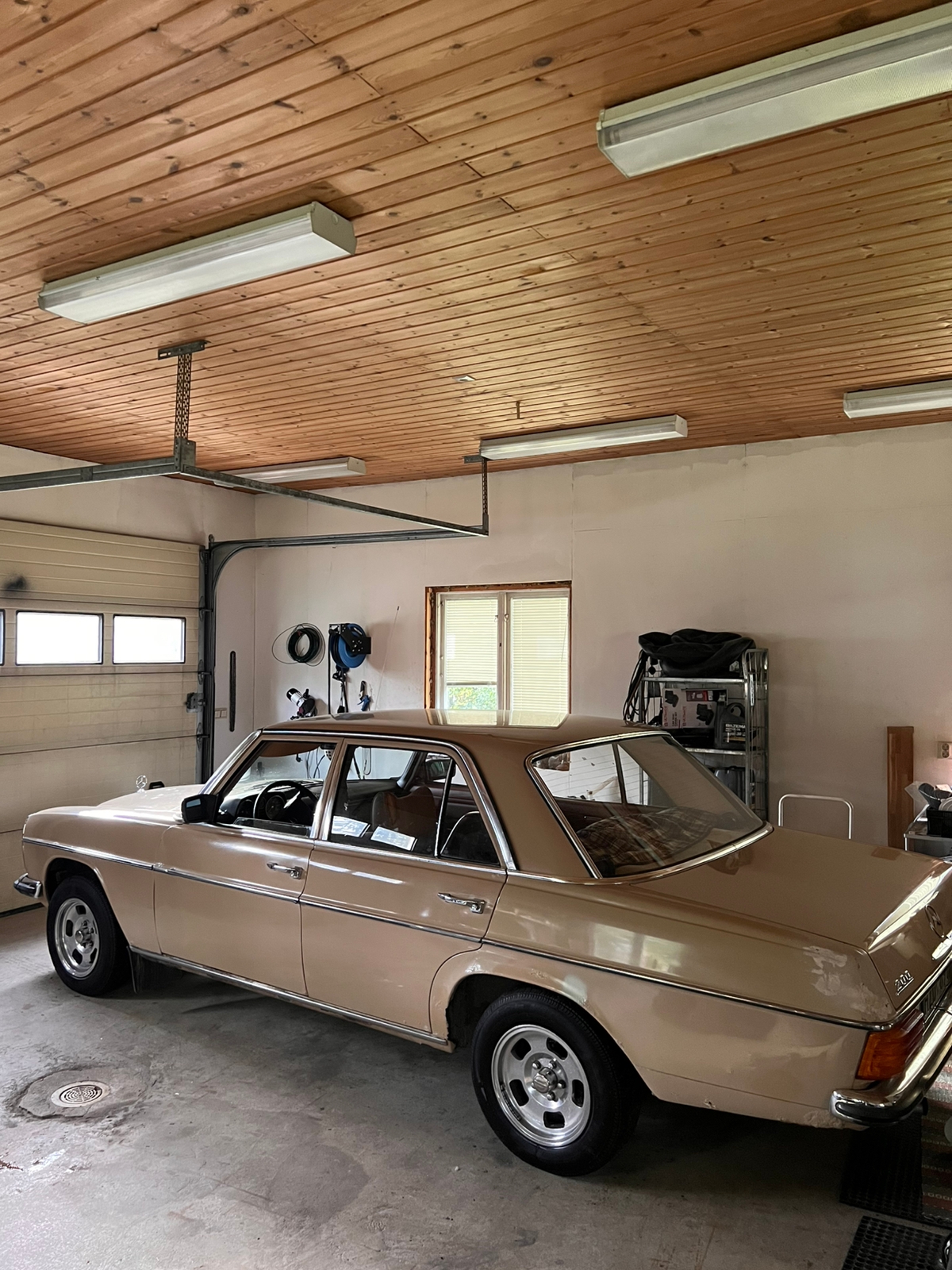 Mercedes-Benz 200 Manuell 1975, kuva 2/2
