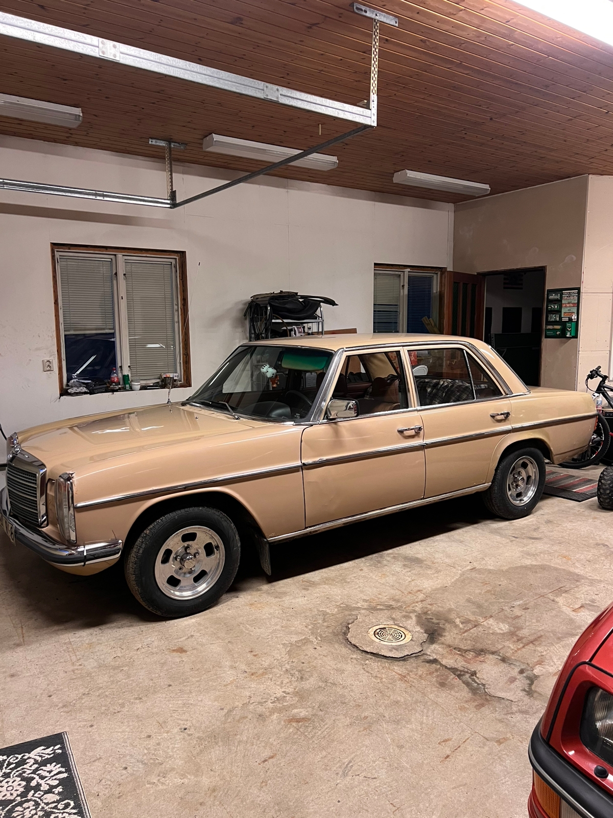 Mercedes-Benz 200