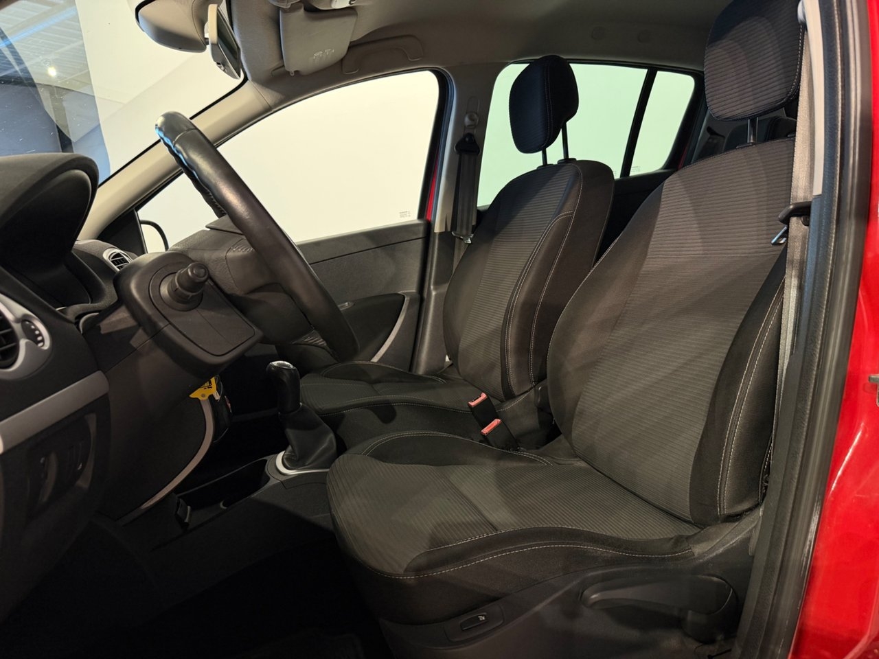 Renault Clio 5-dörrars Halvkombi 1.2 2012, bild 7/10