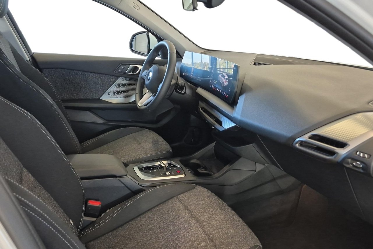 BMW 120 2026, kuva 6/10