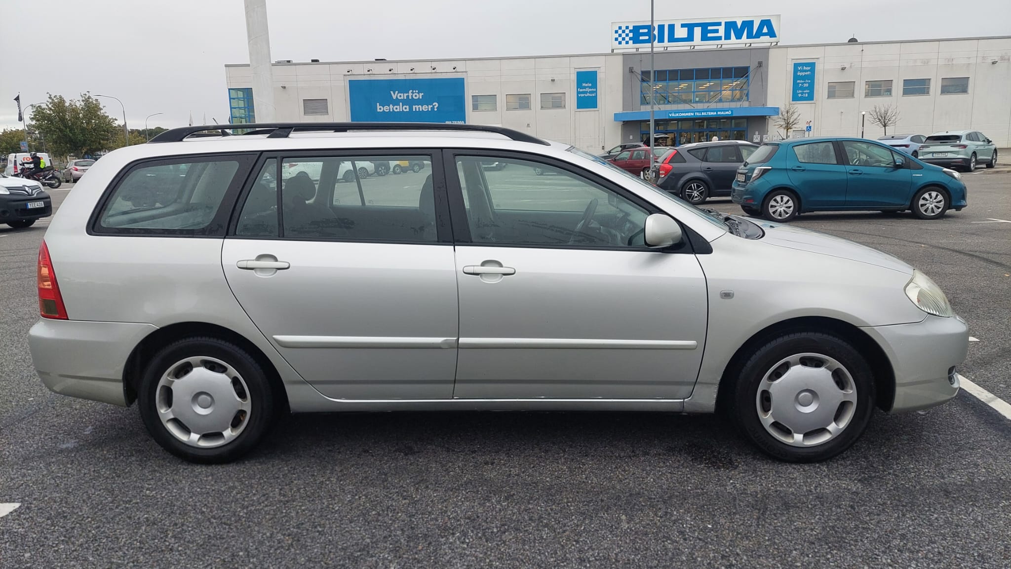 Toyota Corolla Kombi 1.6 VVT-i Manuell 2004, bild 2/7