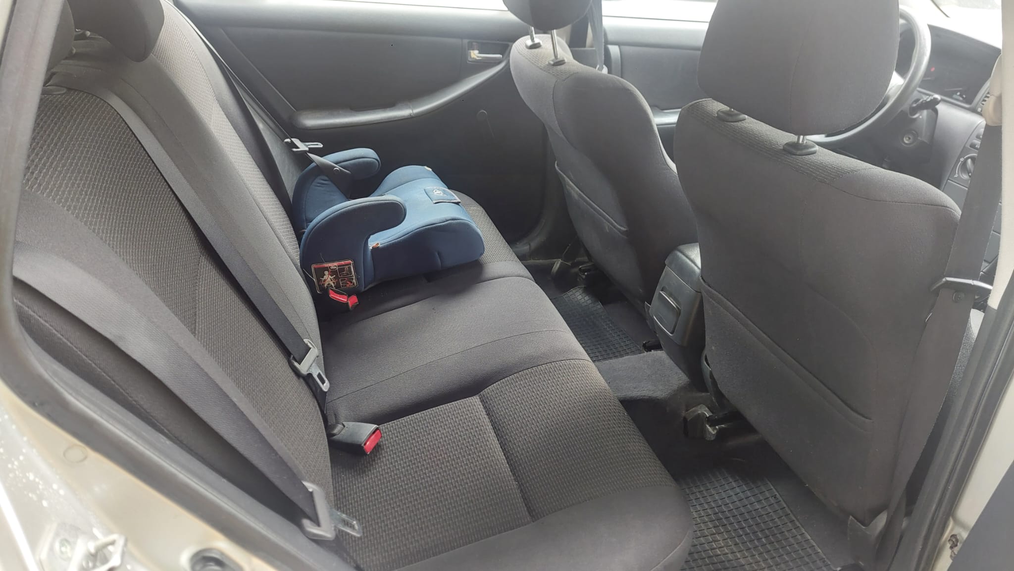 Toyota Corolla Kombi 1.6 VVT-i Manuell 2004, bild 6/7