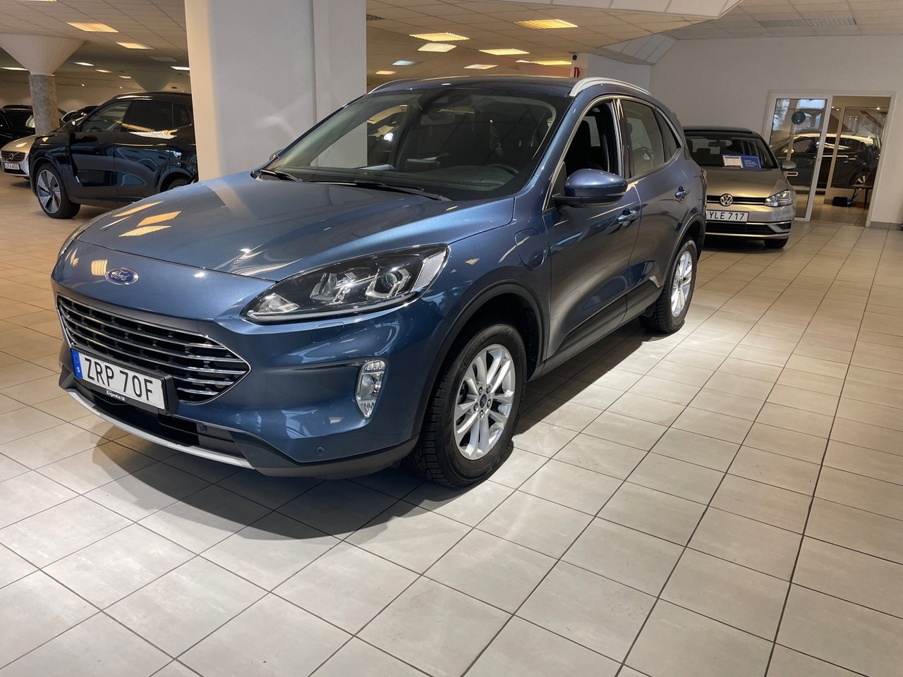 Ford Kuga Plug-In Hybrid E-CVT Euro 6 2023, bild 2/10