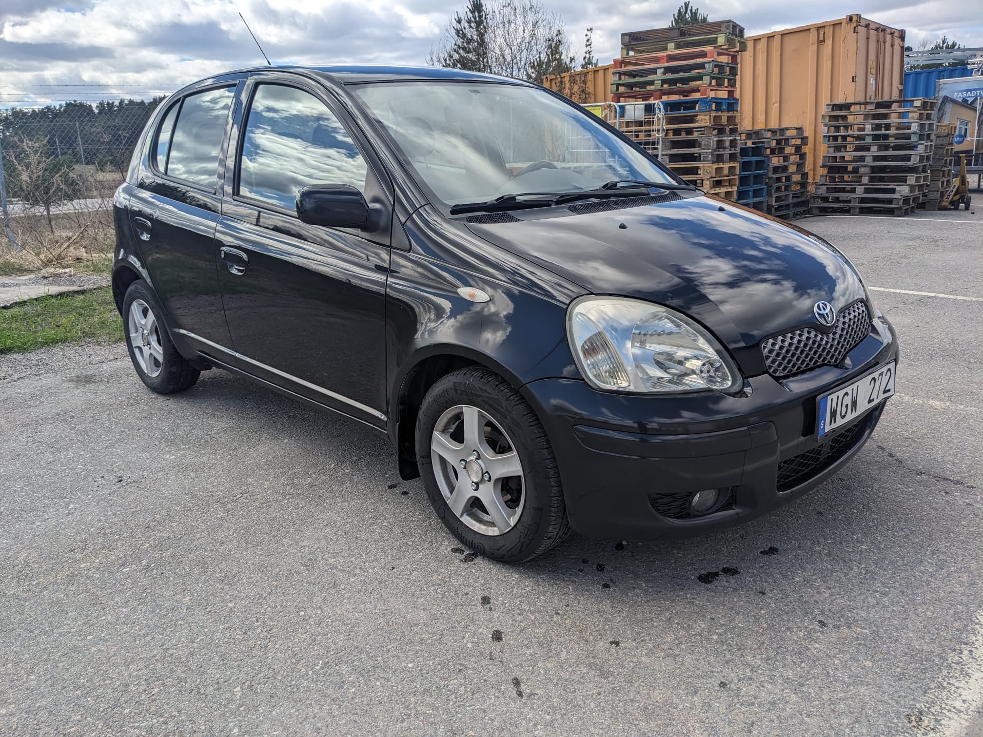 Toyota Yaris 5-dörrar 1.3 VVT-i Manuell 2004, bild 3/6