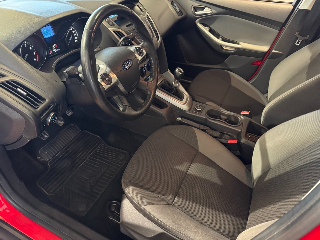Ford Focus 1.6 EcoBoost Flexifuel 2014, bild 3/9