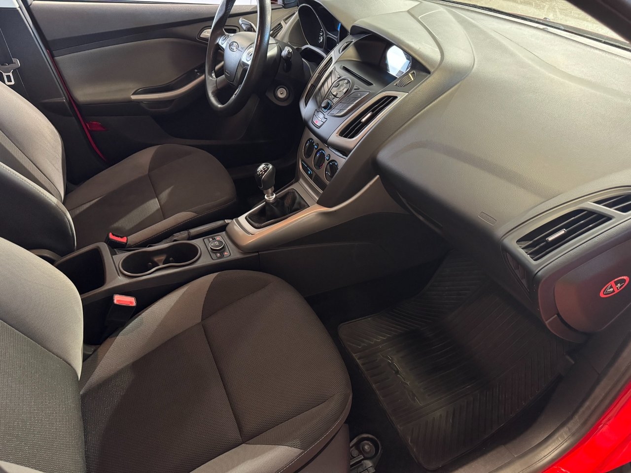 Ford Focus 1.6 EcoBoost Flexifuel 2014, bild 7/9