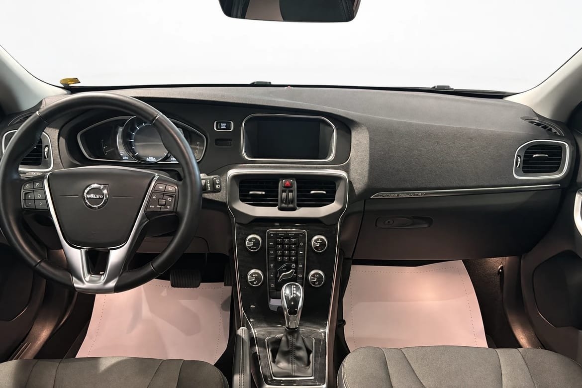 Volvo V40 Cross Country 2018, photo 7/10