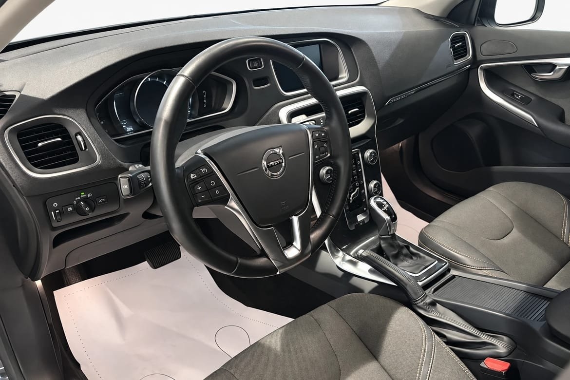 Volvo V40 Cross Country 2018, photo 6/10