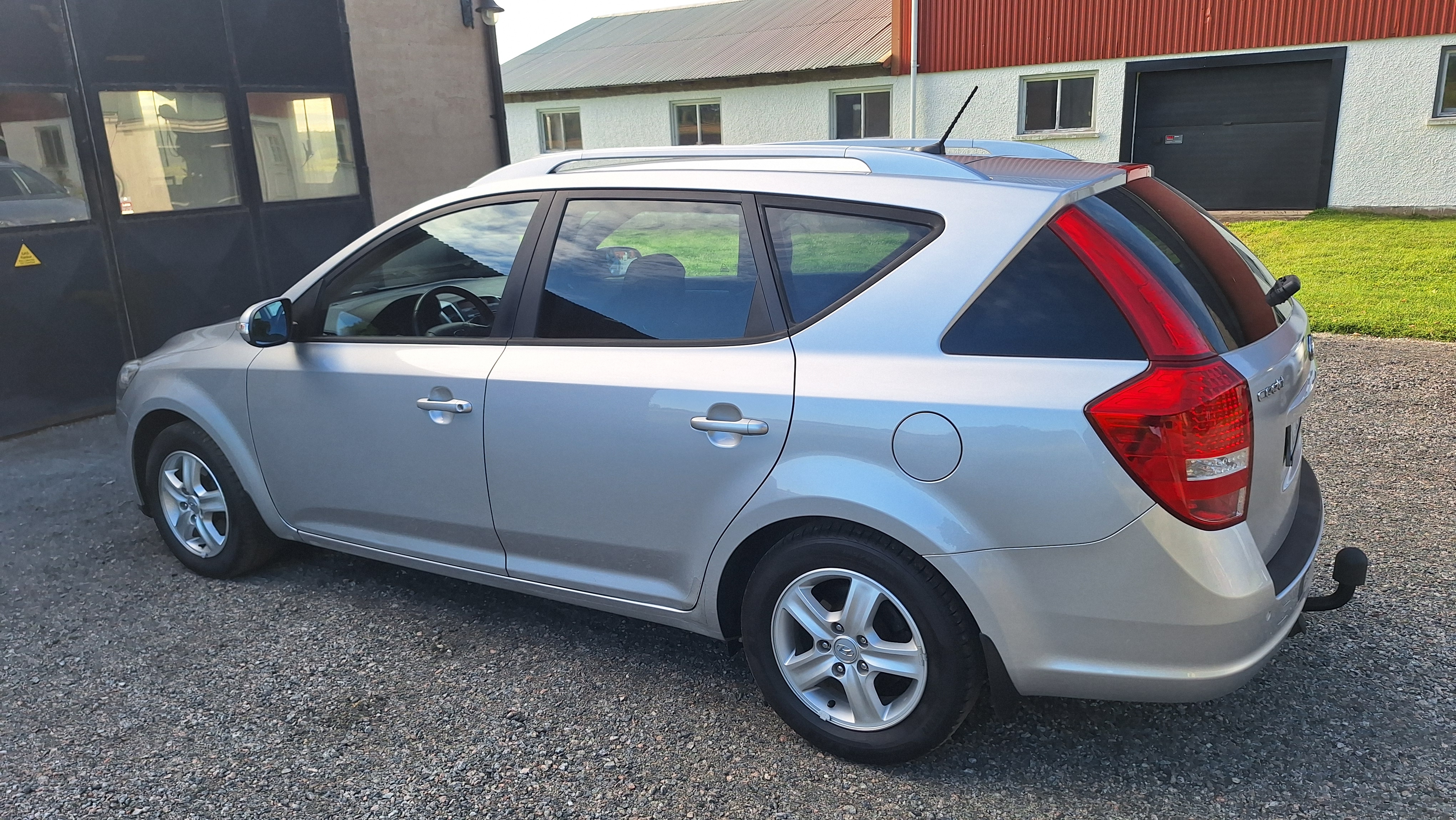 Kia Ceed _sw 1.6 CRDi Manuell 2010, bild 4/9
