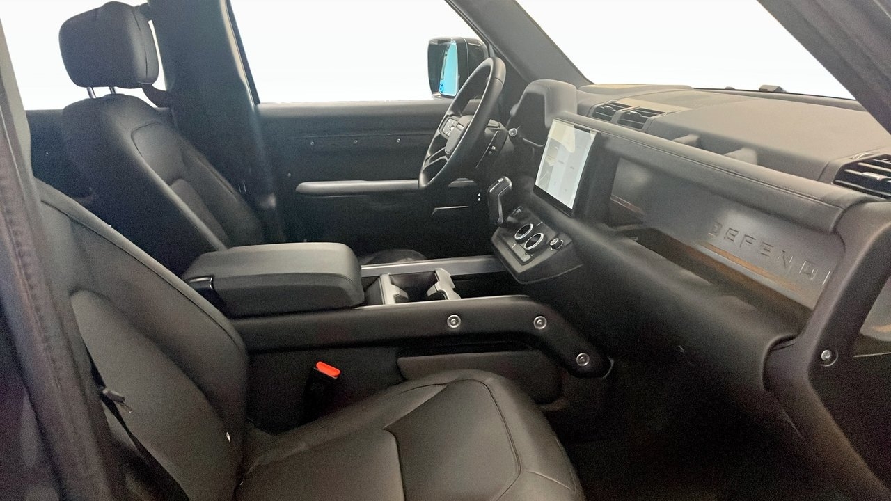 Land Rover Defender 130 P500 V8 EDITION 2025, photo 3/10