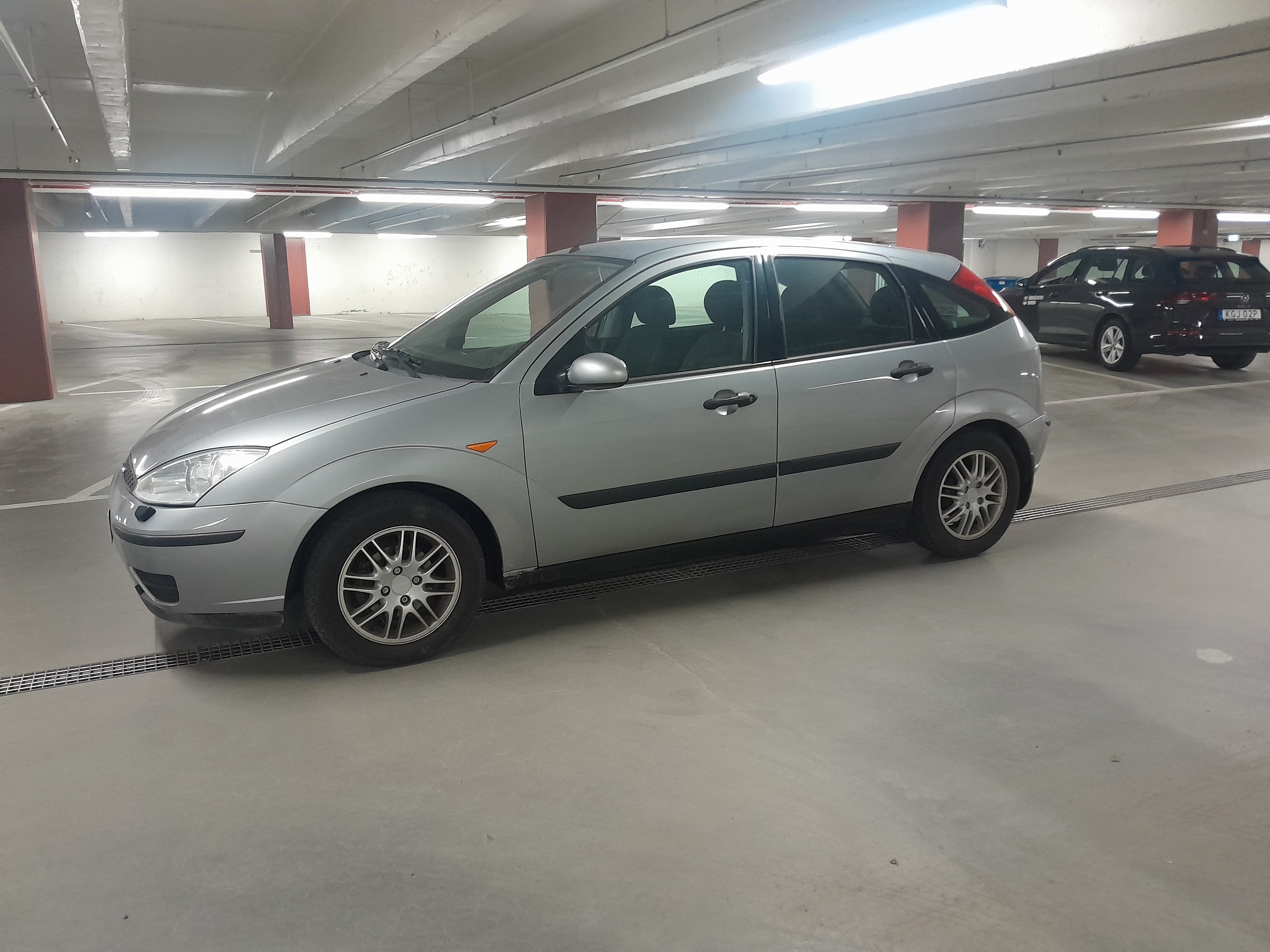 Ford Focus 5-dörrars 1.6 Manuell 2003, bild 2/2