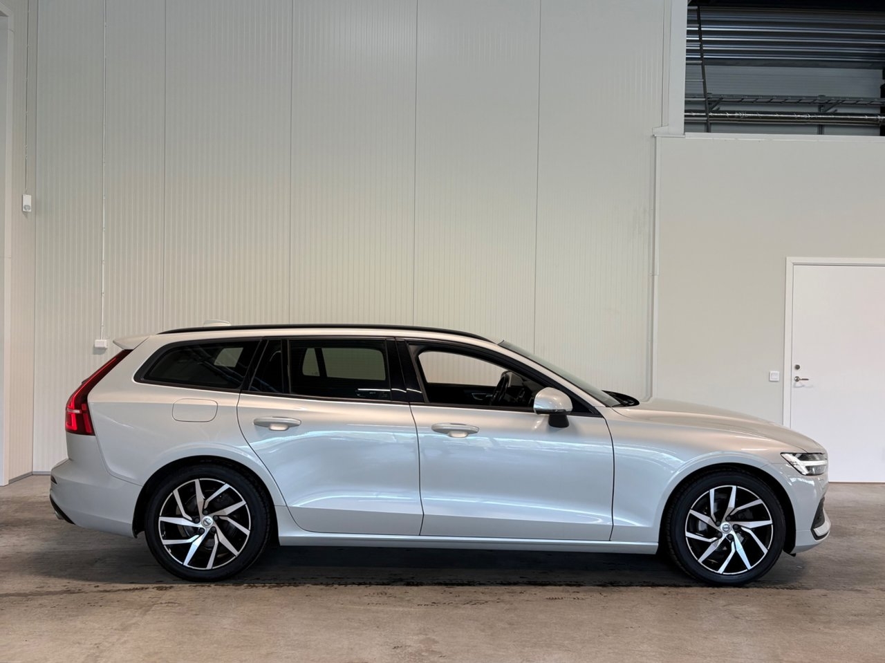 Volvo V60 2020, bild 2/10
