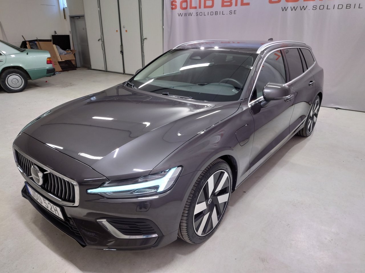 Volvo V60 Recharge T6 AWD Core Edition 2024, photo 3/10
