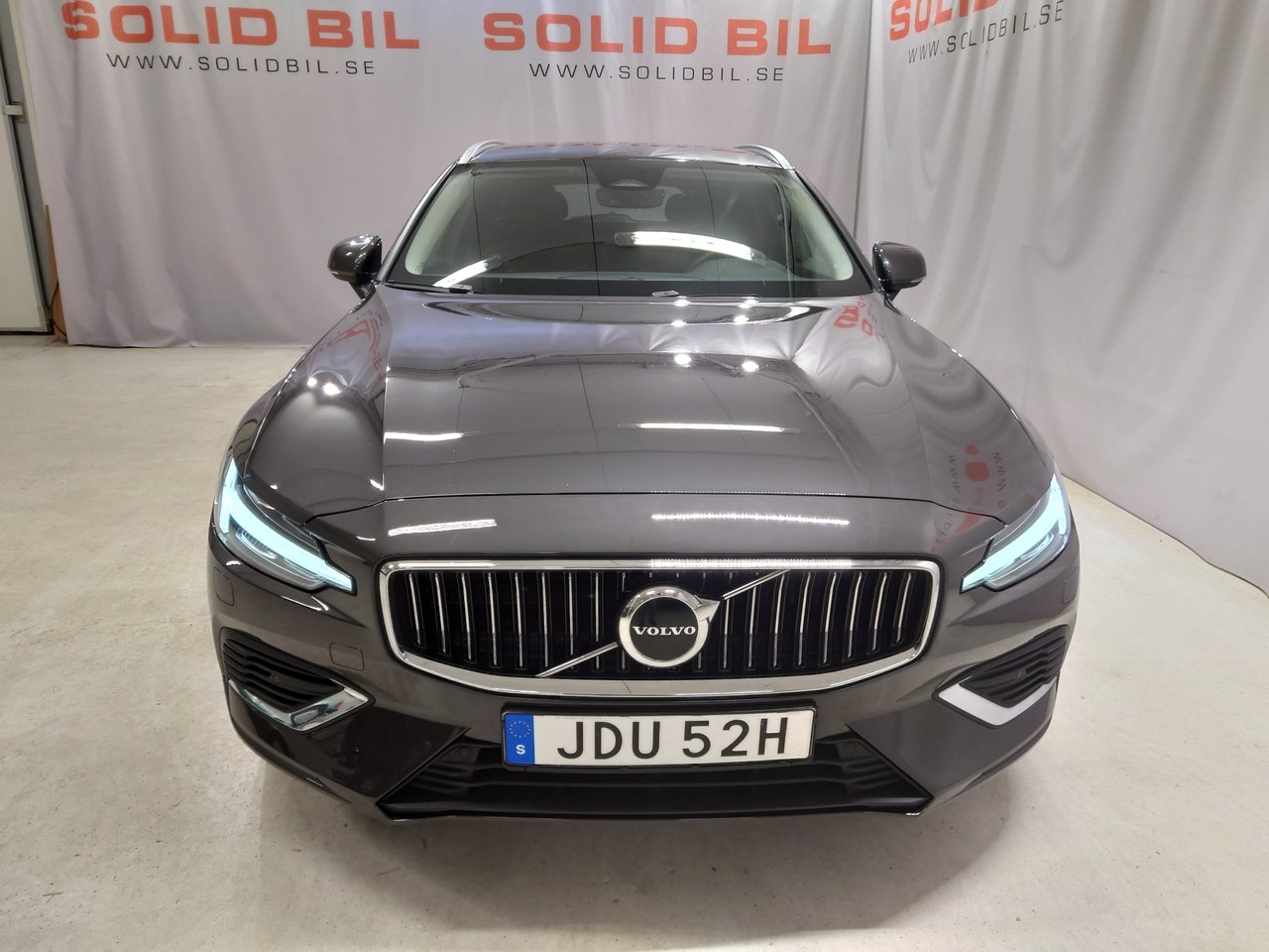 Volvo V60 Recharge T6 AWD Core Edition 2024, photo 2/10