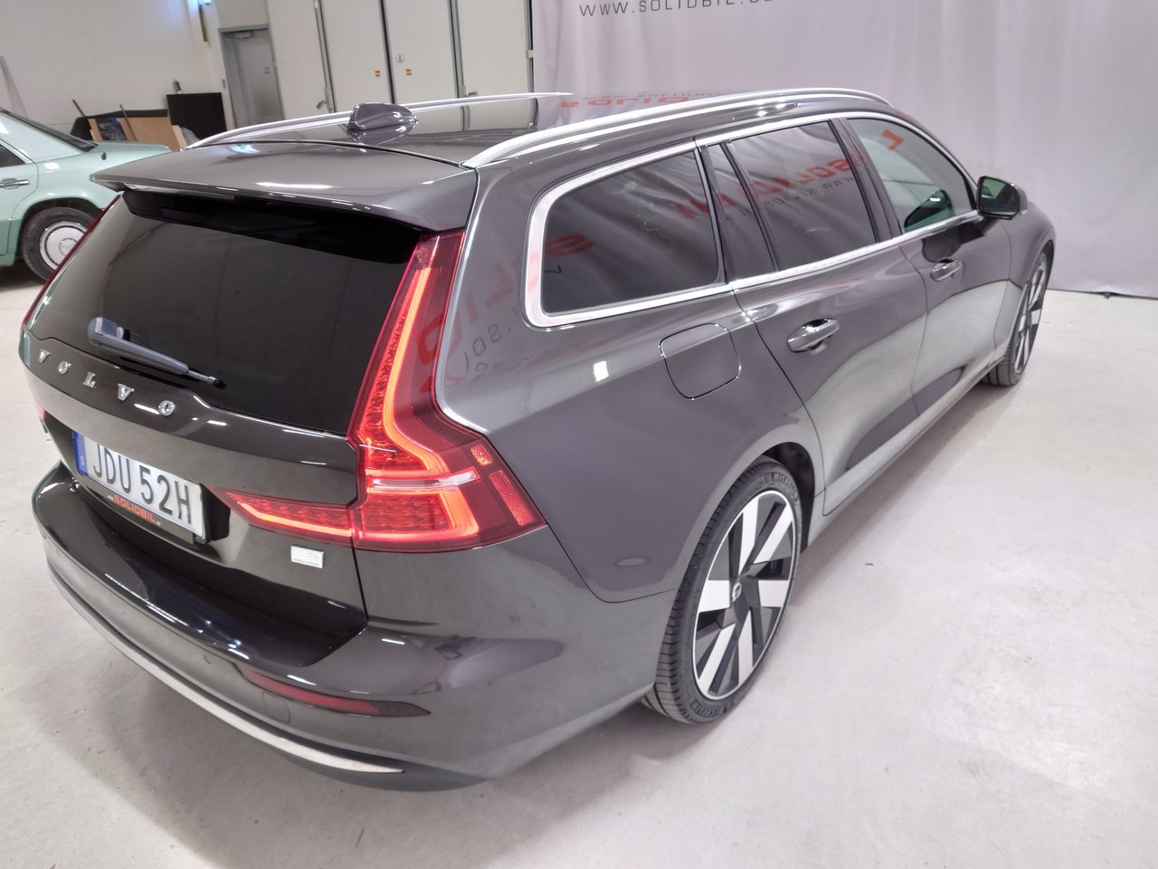 Volvo V60 Recharge T6 AWD Core Edition 2024, photo 7/10