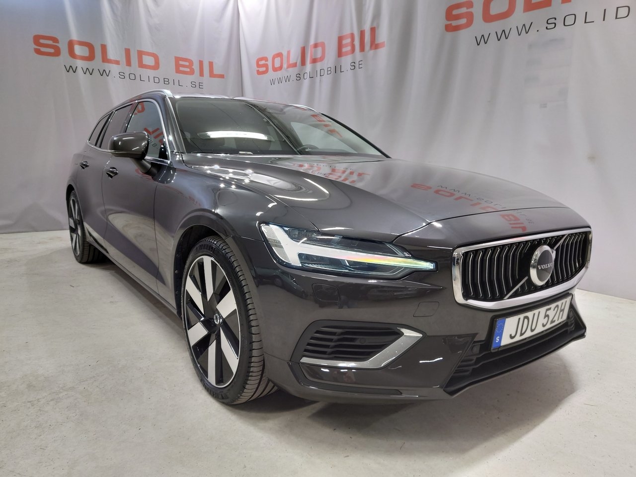 Volvo V60 Recharge T6 AWD Core Edition 2024, photo 4/10