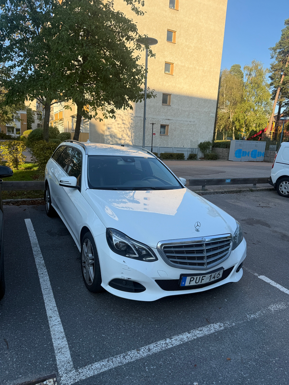 Mercedes-Benz E 220 T BlueTEC 9G-Tronic 2015, bild 2/6