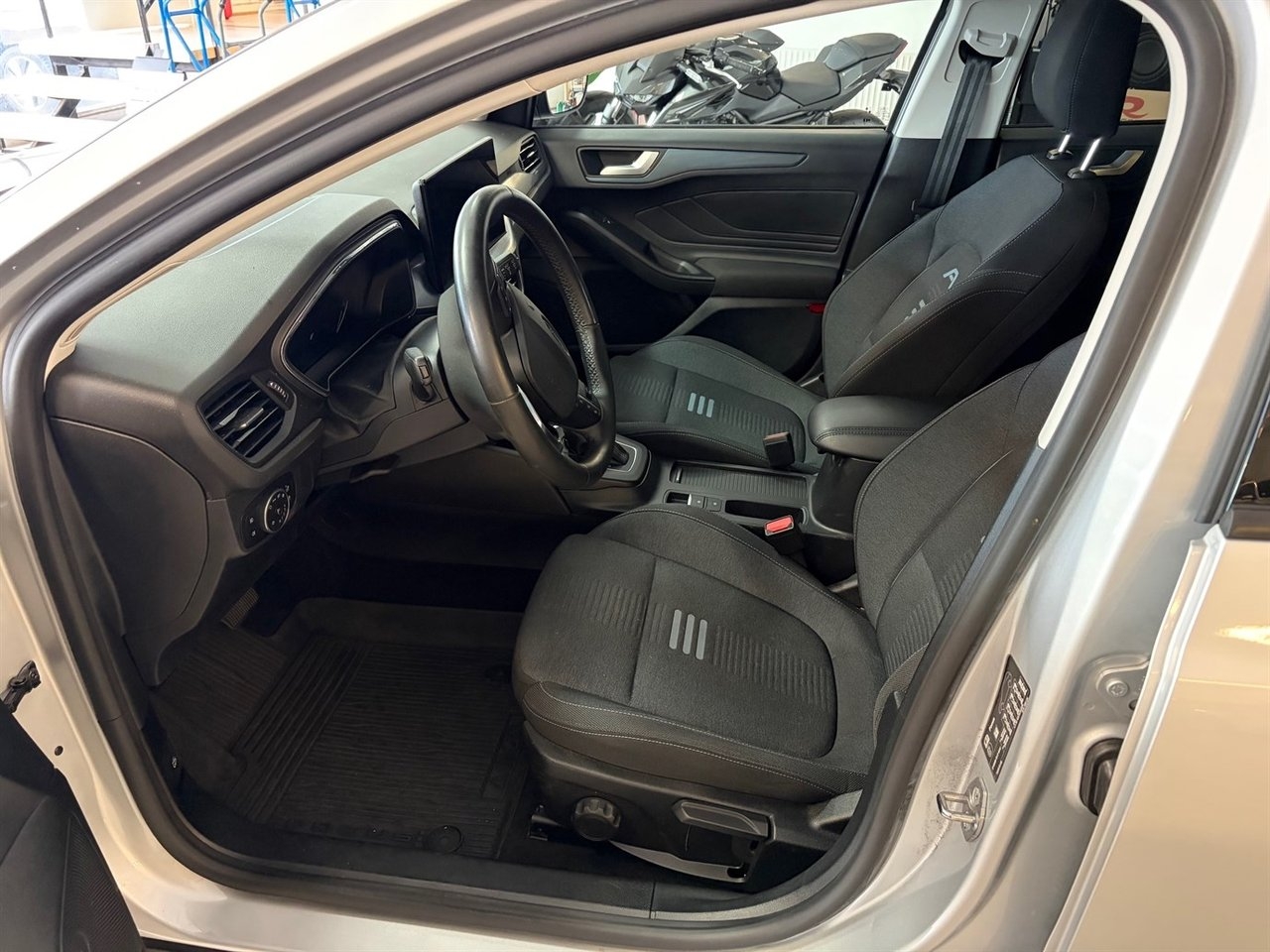 Ford Focus 2023, photo 5/10