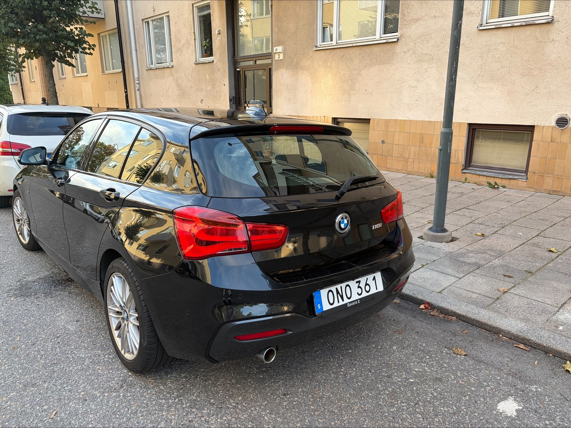 BMW 118 i 5-dörrars Manuell 2019, bild 2/4