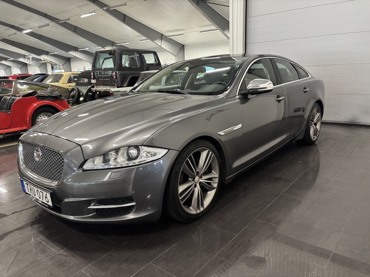 Jaguar XJ 3.0 V6 275HK / Premium Luxury 2015, kuva 7/10