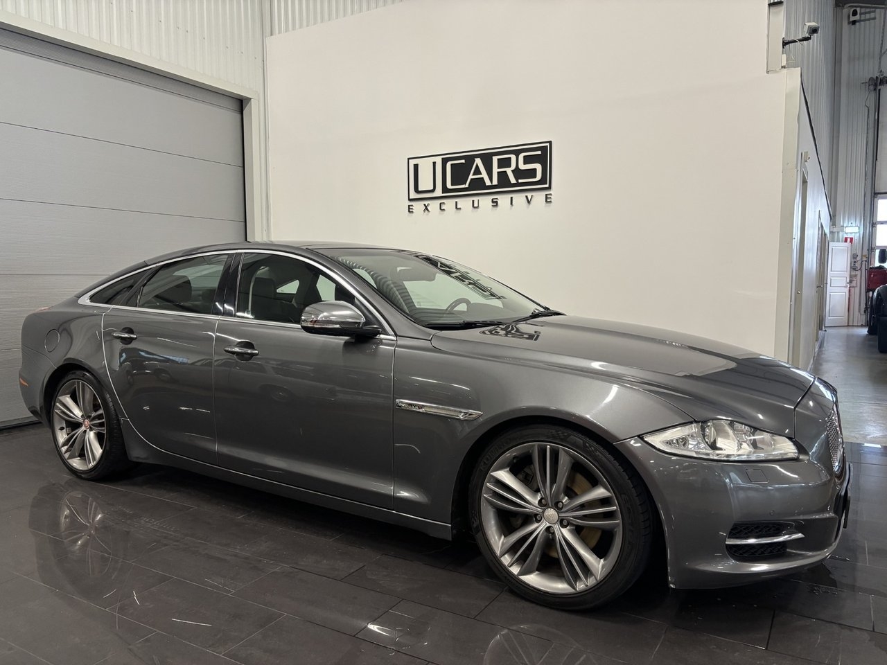 Jaguar XJ 3.0 V6 275HK / Premium Luxury 2015, kuva 2/10