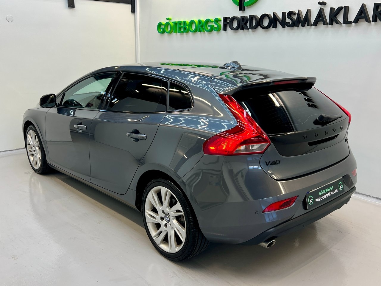Volvo V40 D3 Geartronic Momentum 2013, bild 2/10