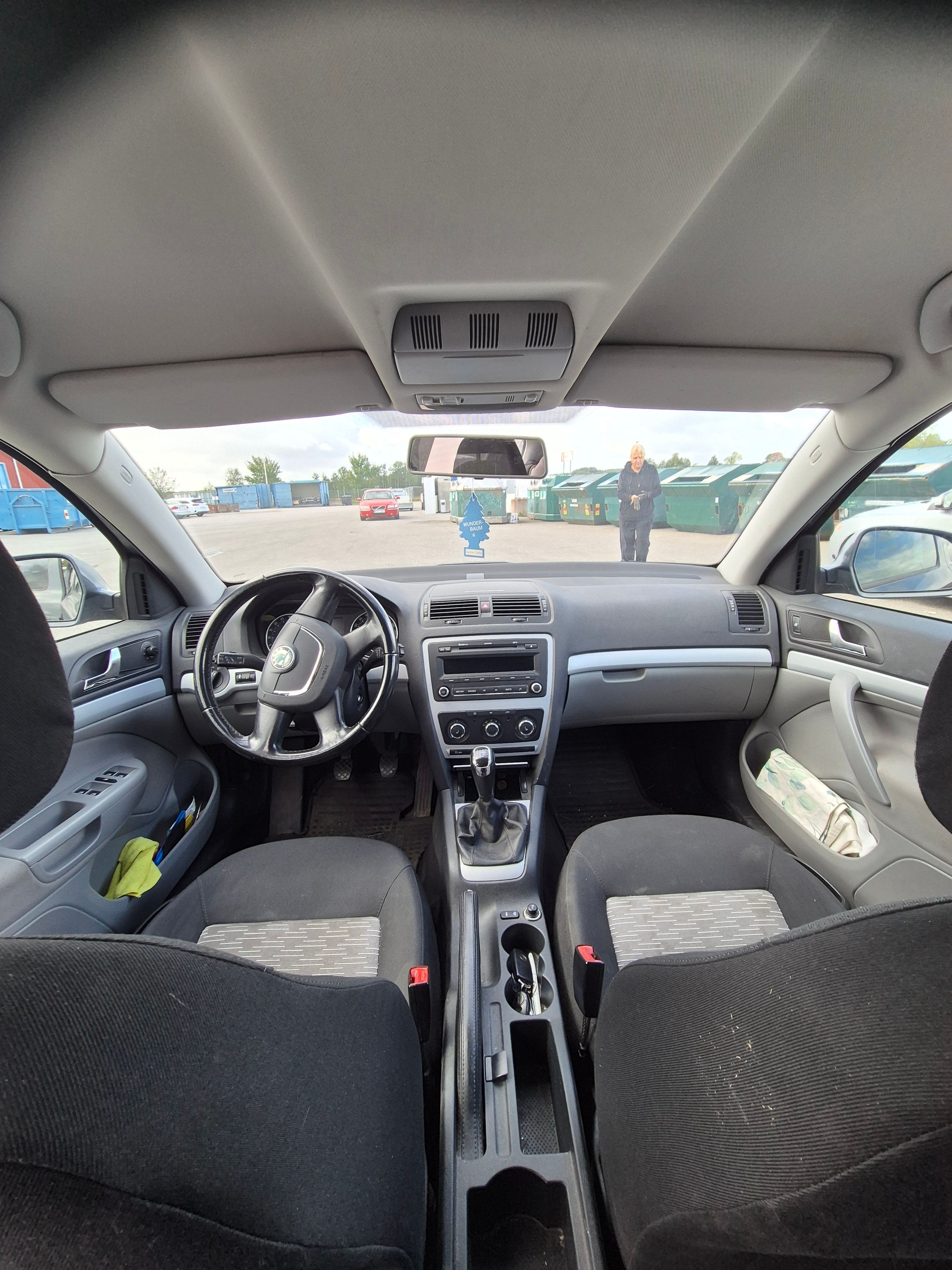 Skoda Octavia 1.6 TDI Manuell 2011, bild 3/4