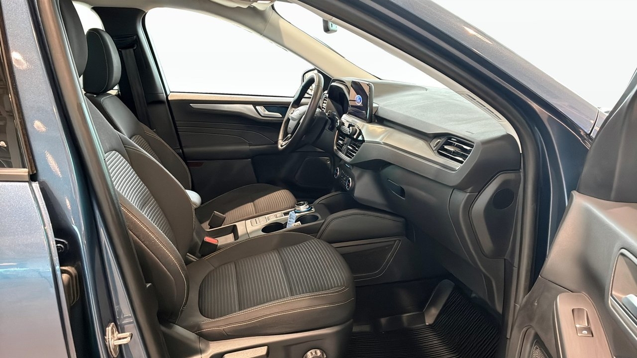 Ford Kuga Titanium PHEV / Vinter Pkt 2024, bild 3/9