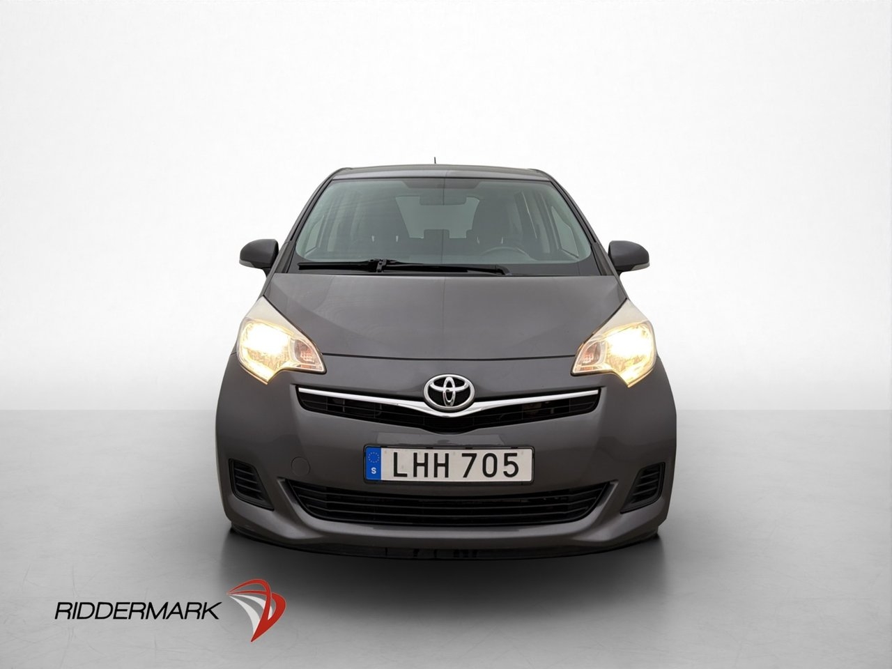 Toyota Verso-S 2014, photo 2/10
